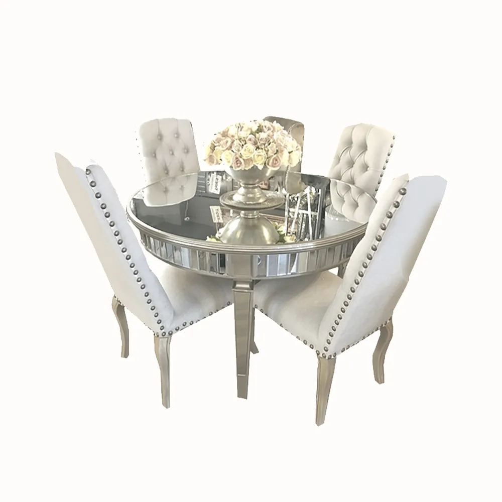 Düğün Dekorasyonunda Yeni Trend: Gold Detaylı Aynalı Masalar